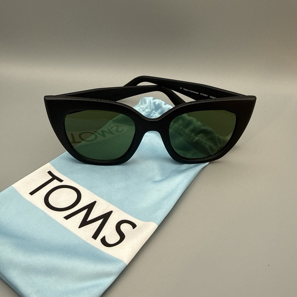 TOMS Sydney Authentic CatEye Sunglasses Matte Black Frames & Olive Gradient Lens